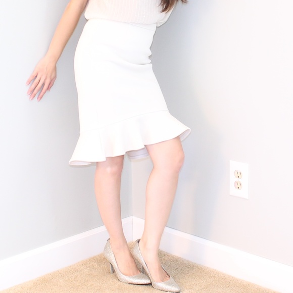 H&M Dresses & Skirts - H&M Cream/White jacquard Peplum Skirt Size 2